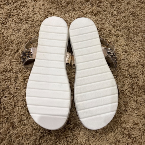 Very Volatile Black/White/Silver Sandals with Platform Sole Size 9 - Picture 6 of 8